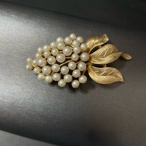 Trifari Grape Cluster Brooch Gold Tone Faux Pearl 3D Domed Vintage Crown Trifari